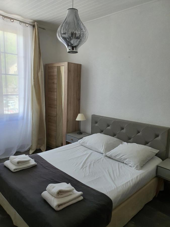 Ma Petite Auberge Castellane Bagian luar foto