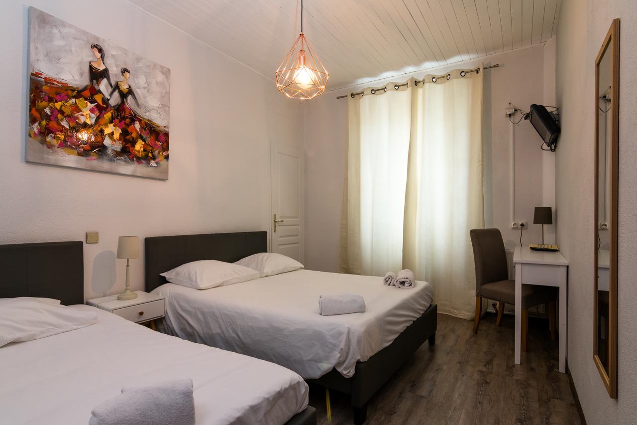 Ma Petite Auberge Castellane Bagian luar foto